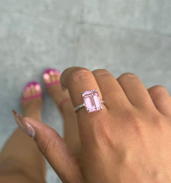 Mahalia wearing Pink Topaz Ring at the Serpentine Summer Party