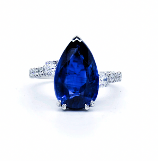 Can you tell the difference between a Kyanite and a Tanzanite?